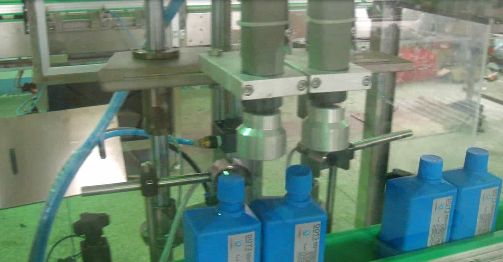 樹脂灌裝機,潤滑(huá)油灌裝機,固化劑灌裝機(jī),溶(róng)劑灌裝(zhuāng)機 樹脂灌裝機,潤滑油灌(guàn)裝機,固化劑灌裝機,溶劑(jì)灌裝機